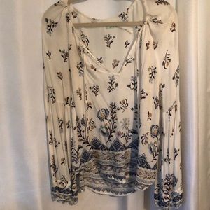 Flowy draw string top